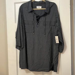 Prescott New York 4X navy top with white box design. New with tags.